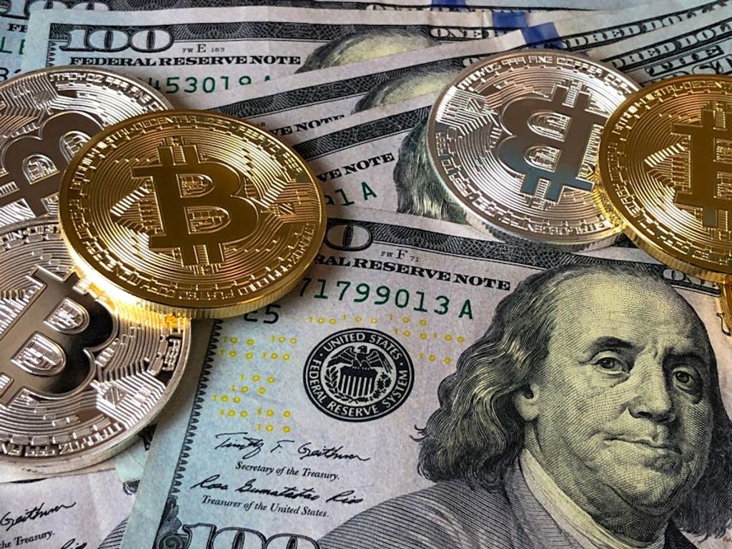 David McBee באתר PEXELS Bitcoin Blockchain Finance